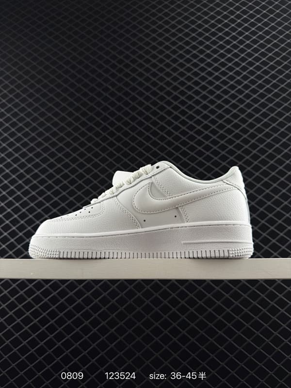 Nike Lifestyle Sneakers – White