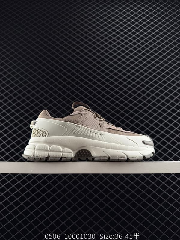Generic Chunky Sneakers – Beige/White