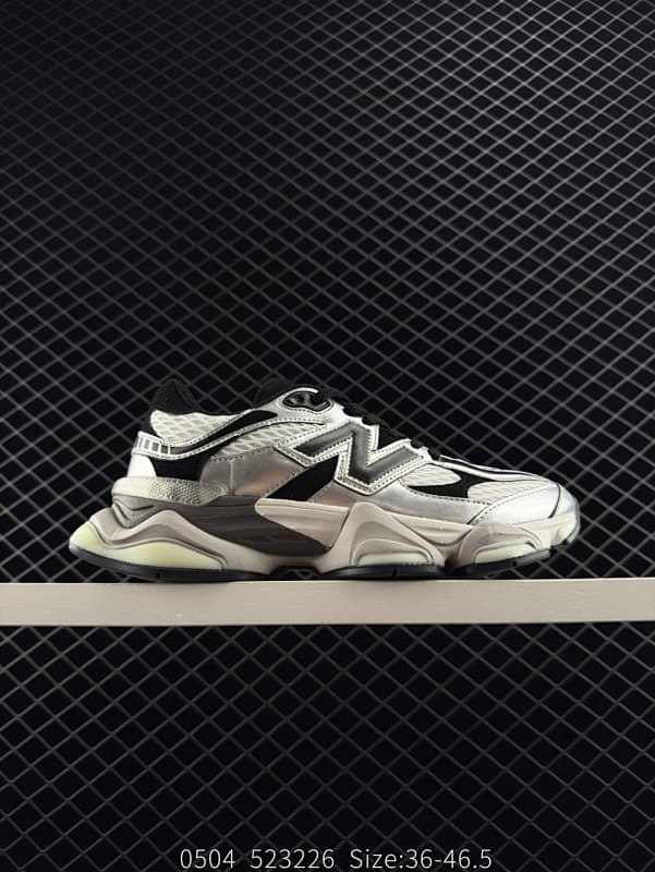 New Balance Chunky Sneakers – Silver/Black