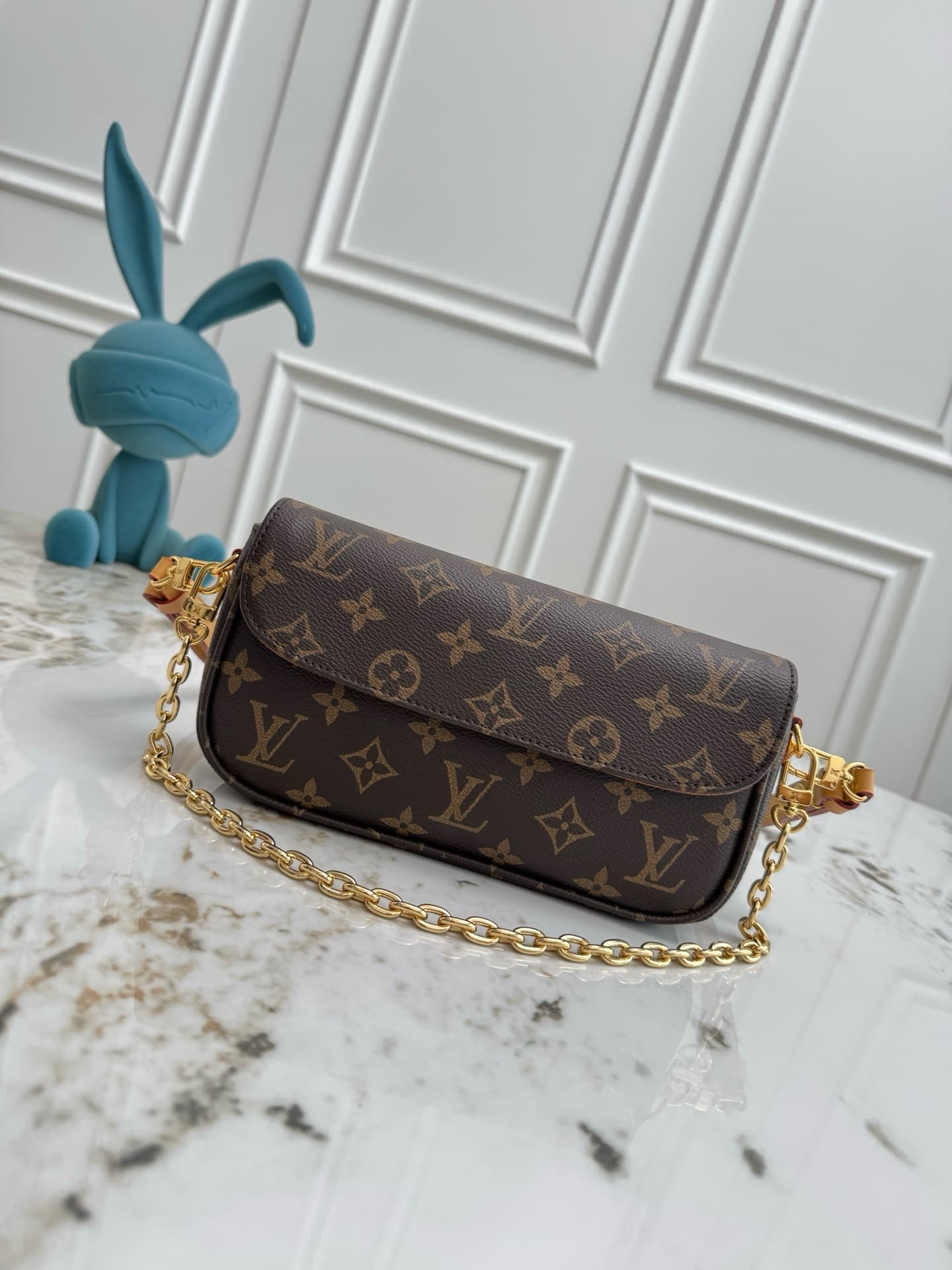 Louis Vuitton Chain Bag – Brown/Gold