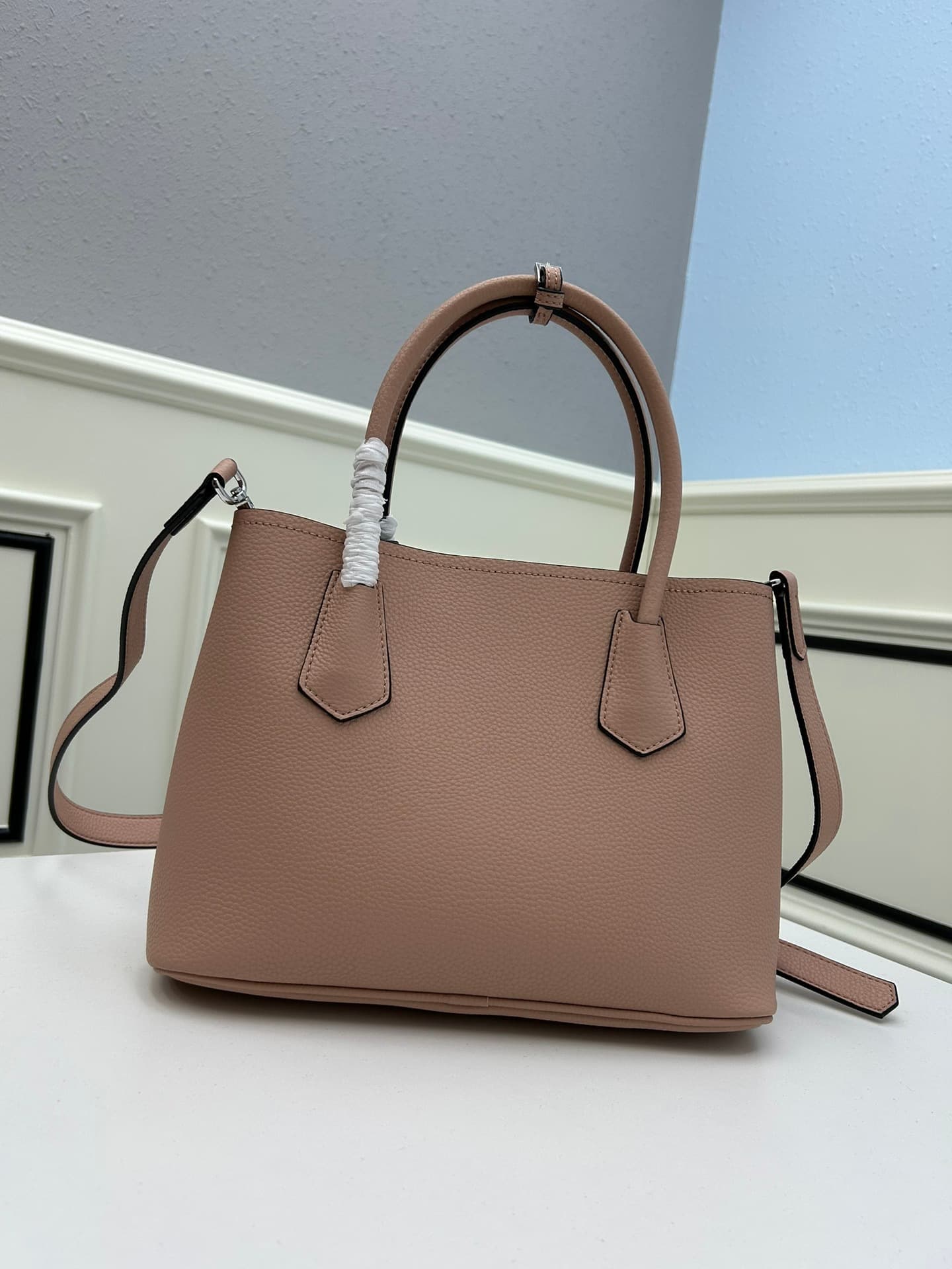 Generic Handbags – Beige/Black