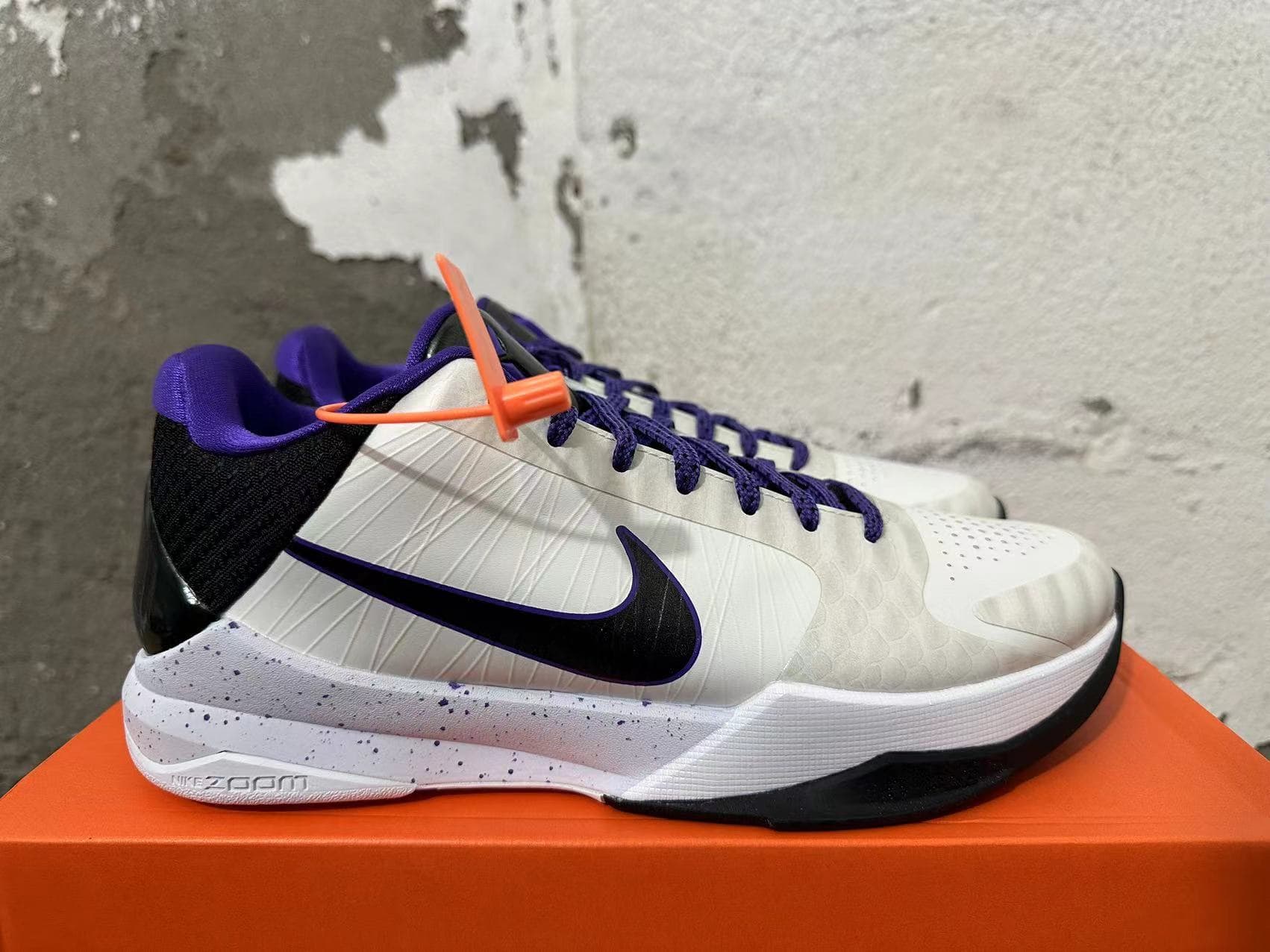 Nike Zoom Kobe IV Basketball Shoes – White/Purple