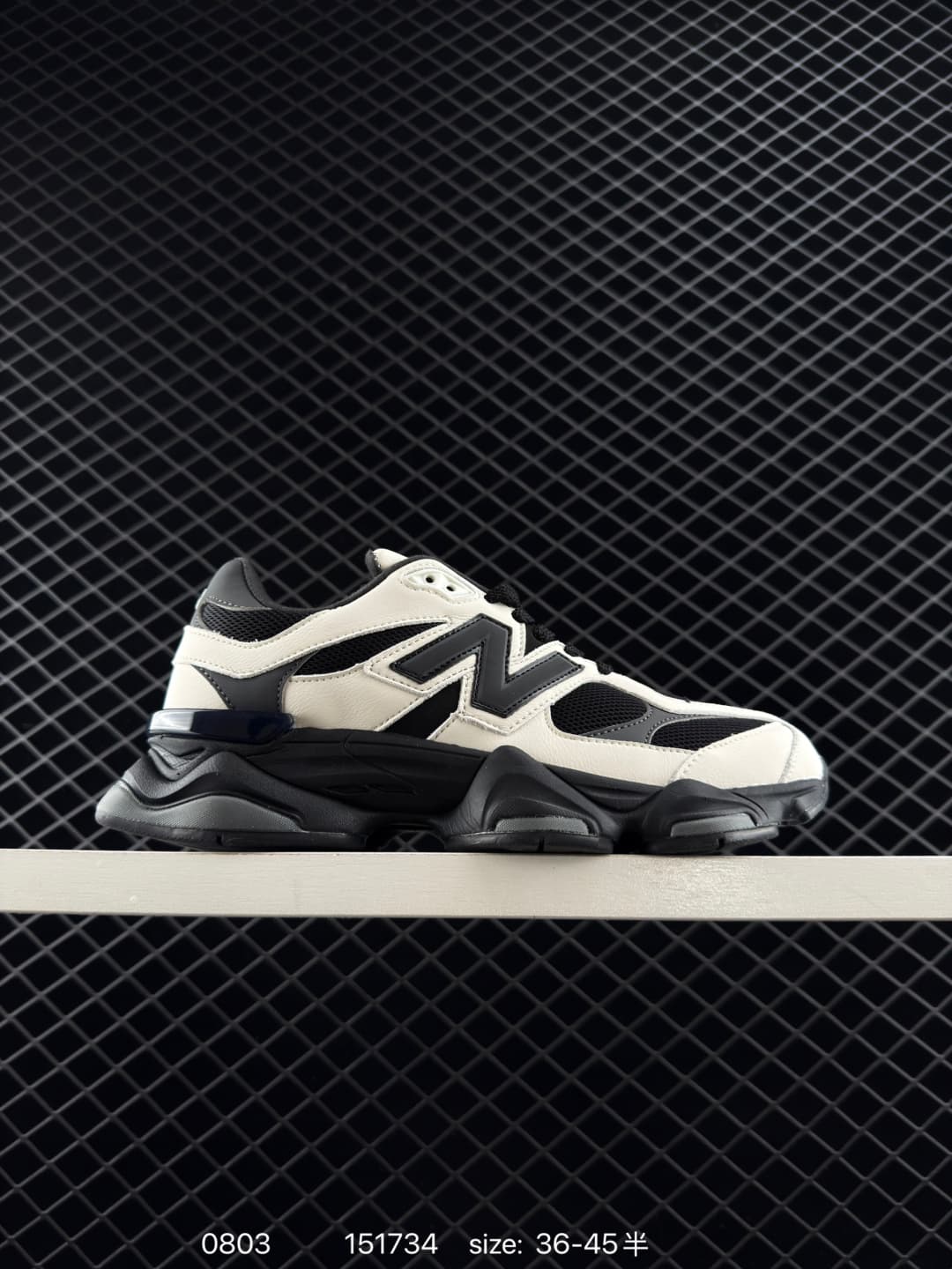 New Balance Chunky Sneakers – White/Black