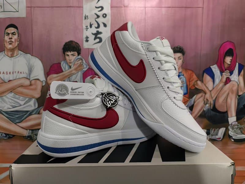 Nike Lifestyle Sneakers – White/Red