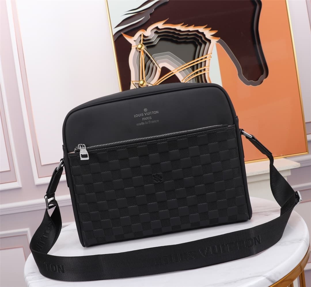 Louis Vuitton Messenger Bag – Black