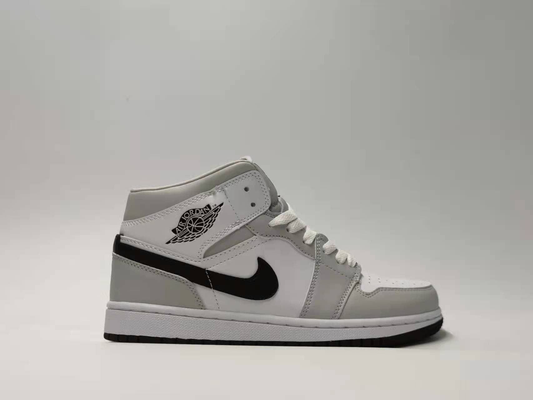 Air Jordan Air Jordan 1 Mid Basketball Shoes – Gray/Black