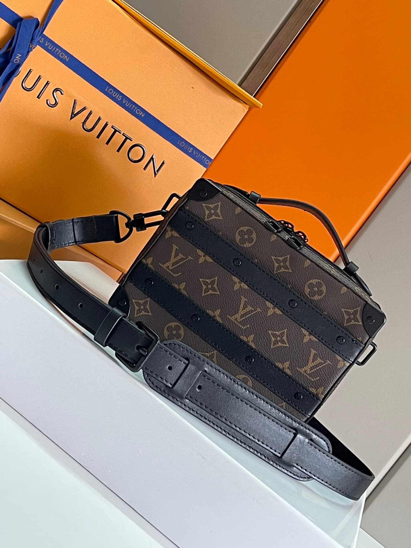 Louis Vuitton Underarm Bag – Brown/Black