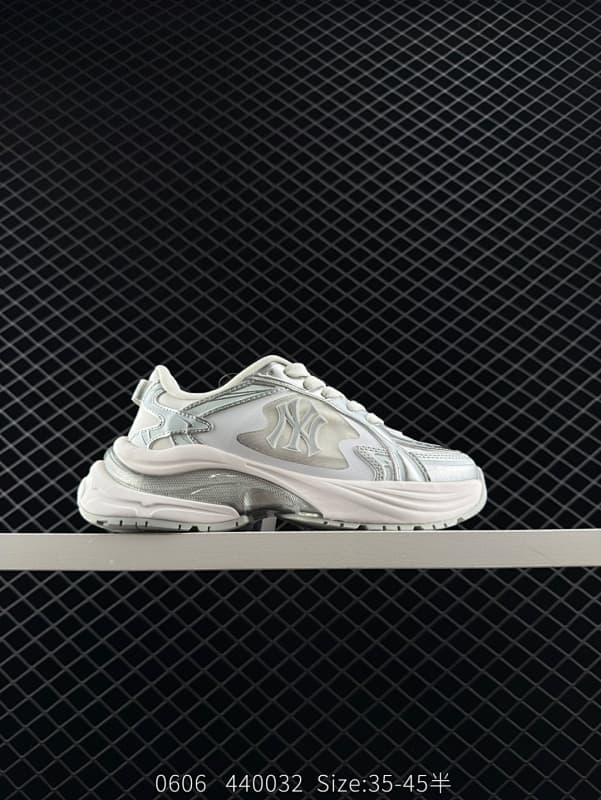 Generic Chunky Sneakers – White/Silver