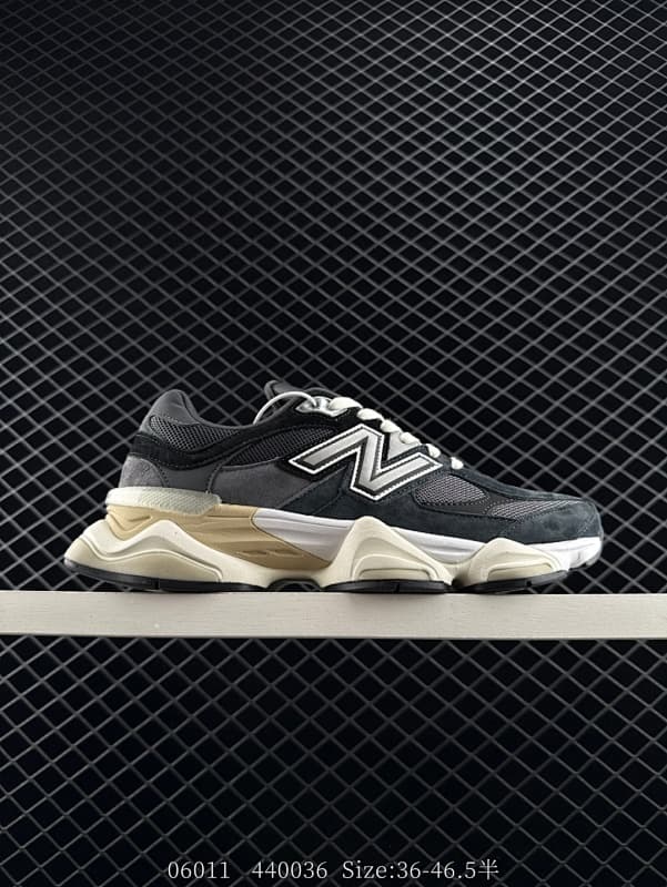New Balance Chunky Sneakers – Black/Beige