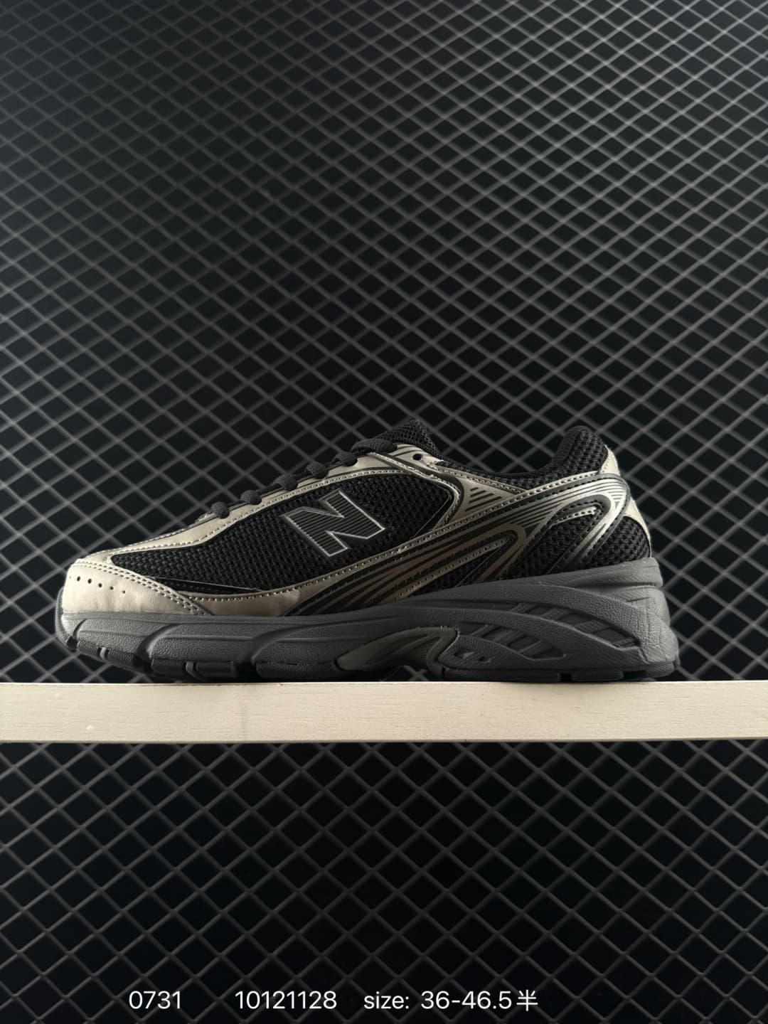 New Balance Chunky Sneakers – Black/Gray