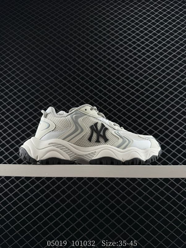Generic Chunky Sneakers – White/Black