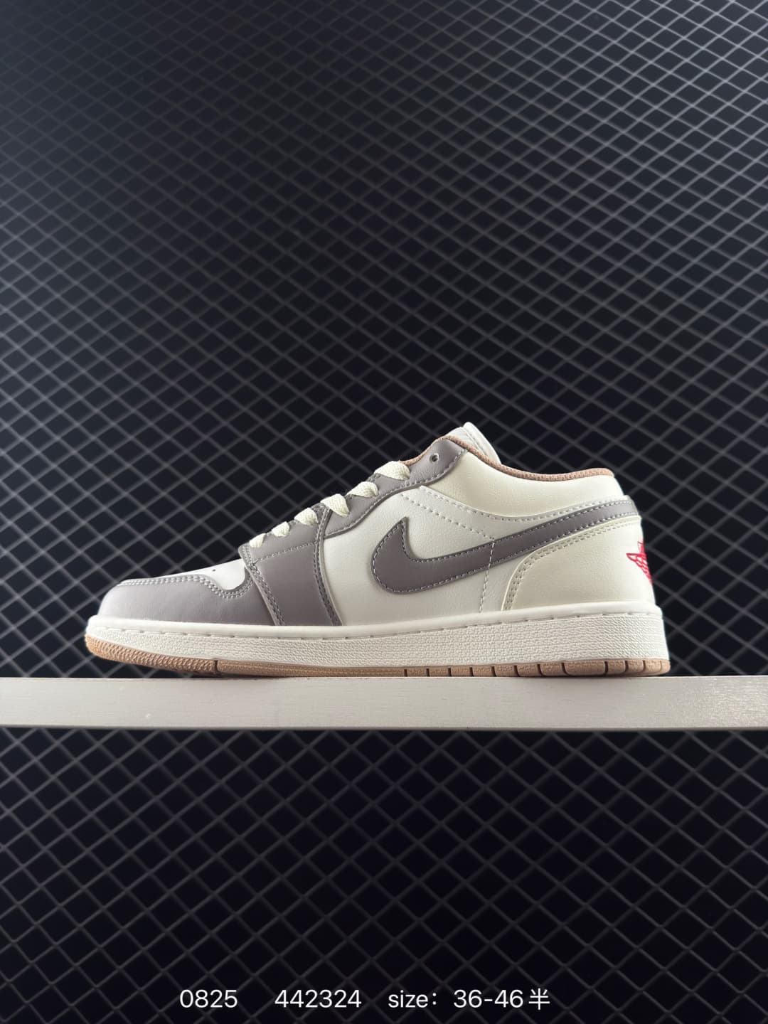 Nike Lifestyle Sneakers – Beige/Gray