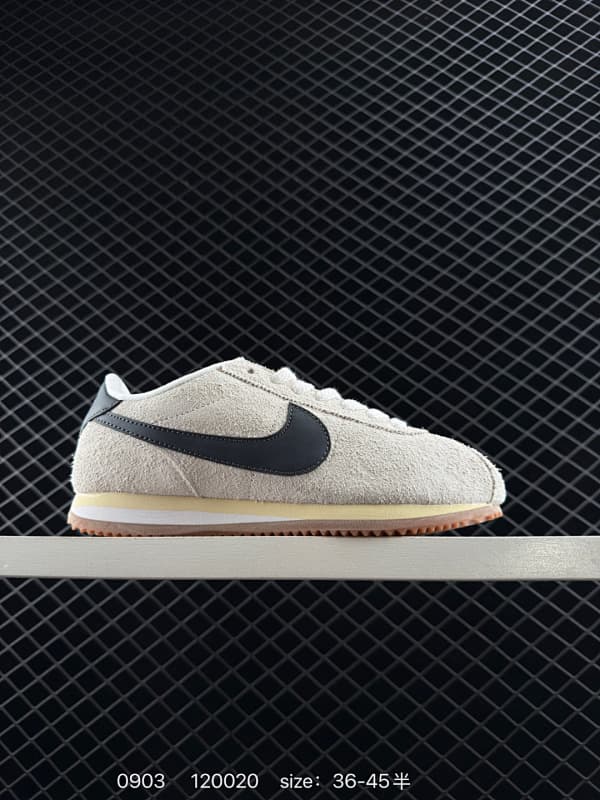 Nike Lifestyle Sneakers – Beige/Black