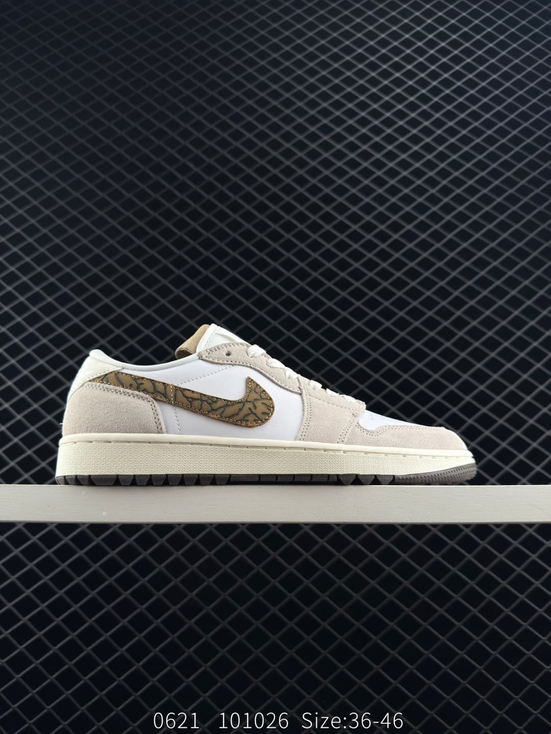 Nike Lifestyle Sneakers – White/Beige