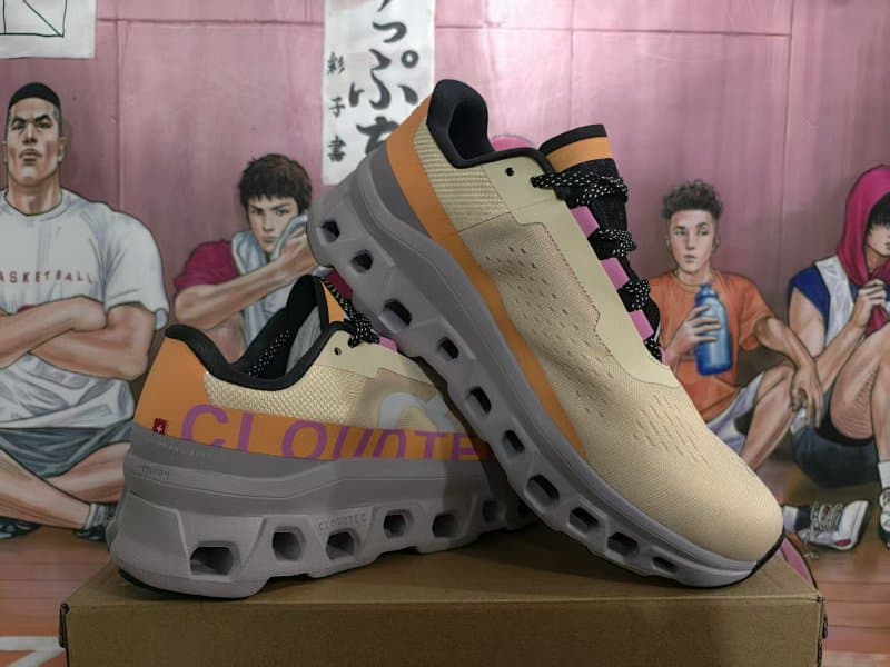 Generic Sneakers – Beige/Orange