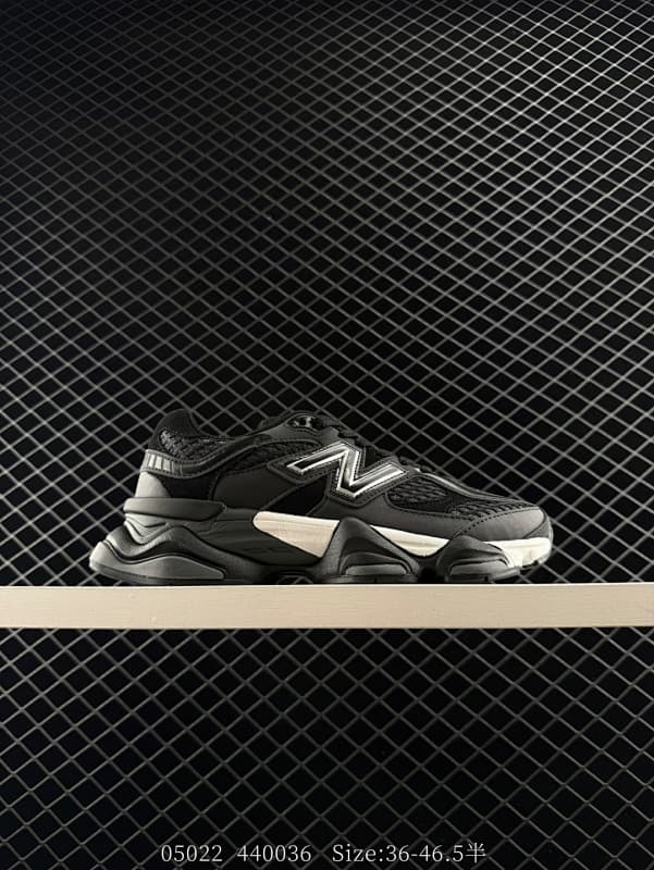 New Balance Chunky Sneakers – Black/White