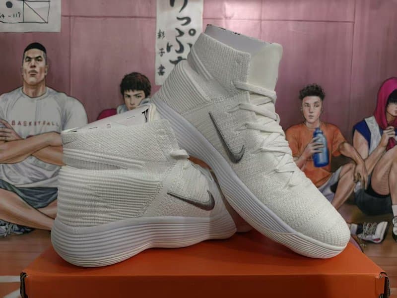 Nike Basketball Shoes – White/Silver