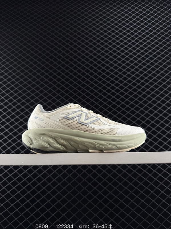 New Balance Running Shoes – Beige/Green