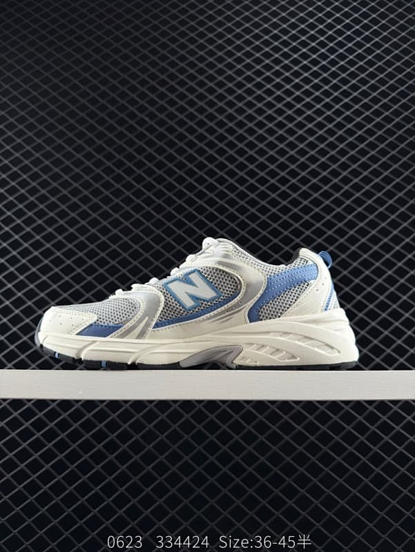 New Balance Chunky Sneakers – White/Blue