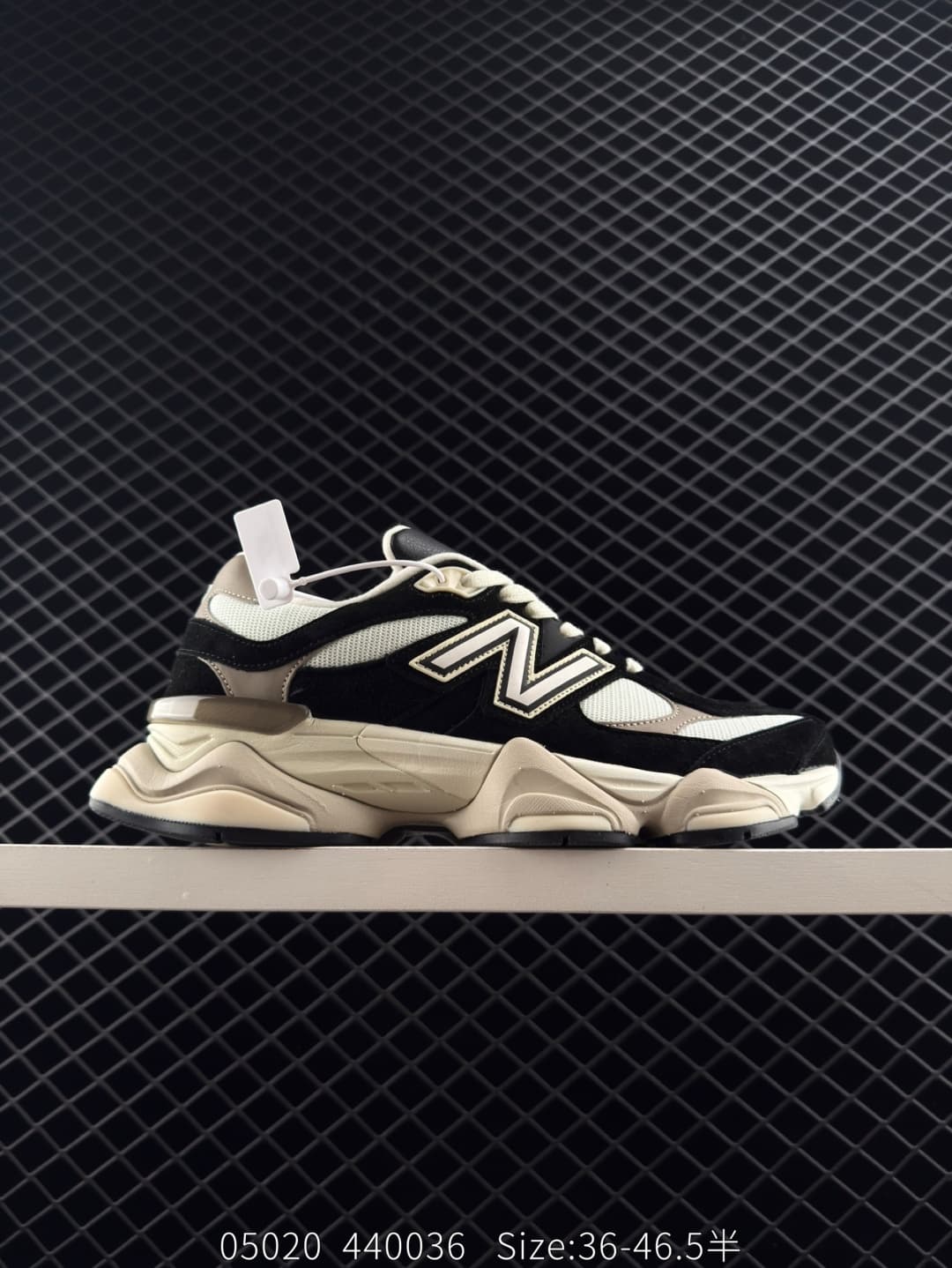 New Balance Chunky Sneakers – Black/Beige
