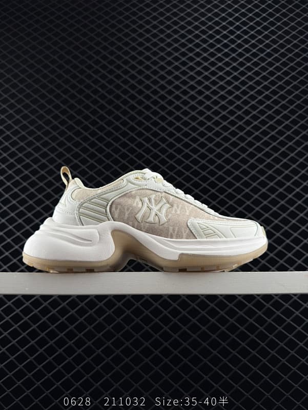 Generic Chunky Sneakers – Beige/White