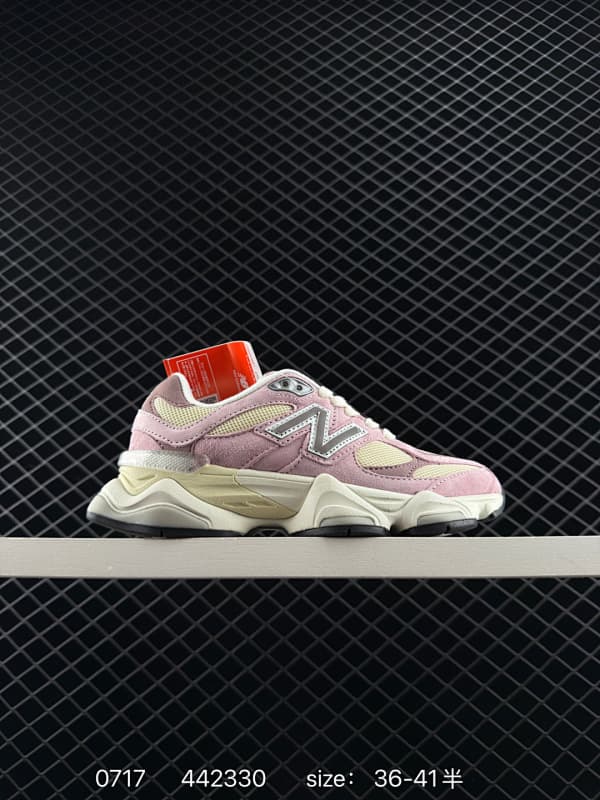 New Balance Chunky Sneakers – Pink/Beige