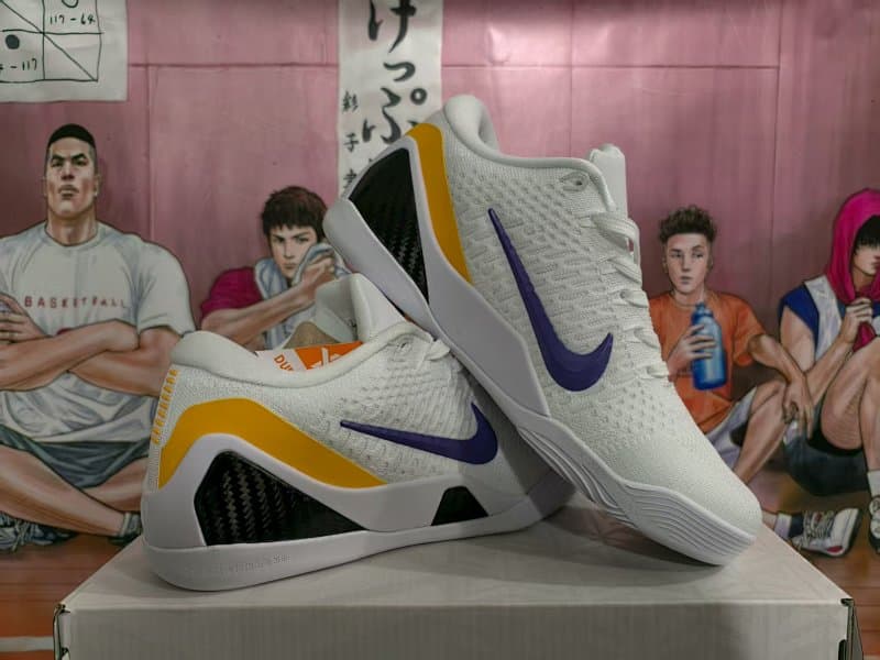 Nike Basketball Shoes – White/Purple