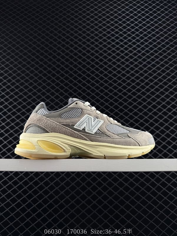 New Balance Chunky Sneakers – Beige/Yellow