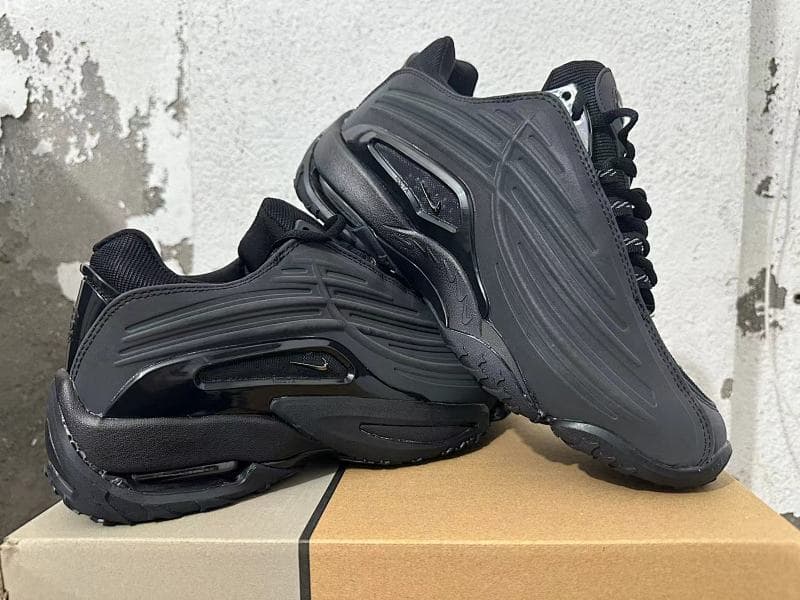 Nike Shox Chunky Sneakers – Black