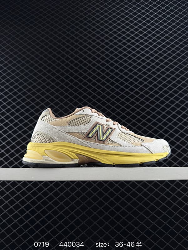 New Balance Chunky Sneakers – Beige/Yellow