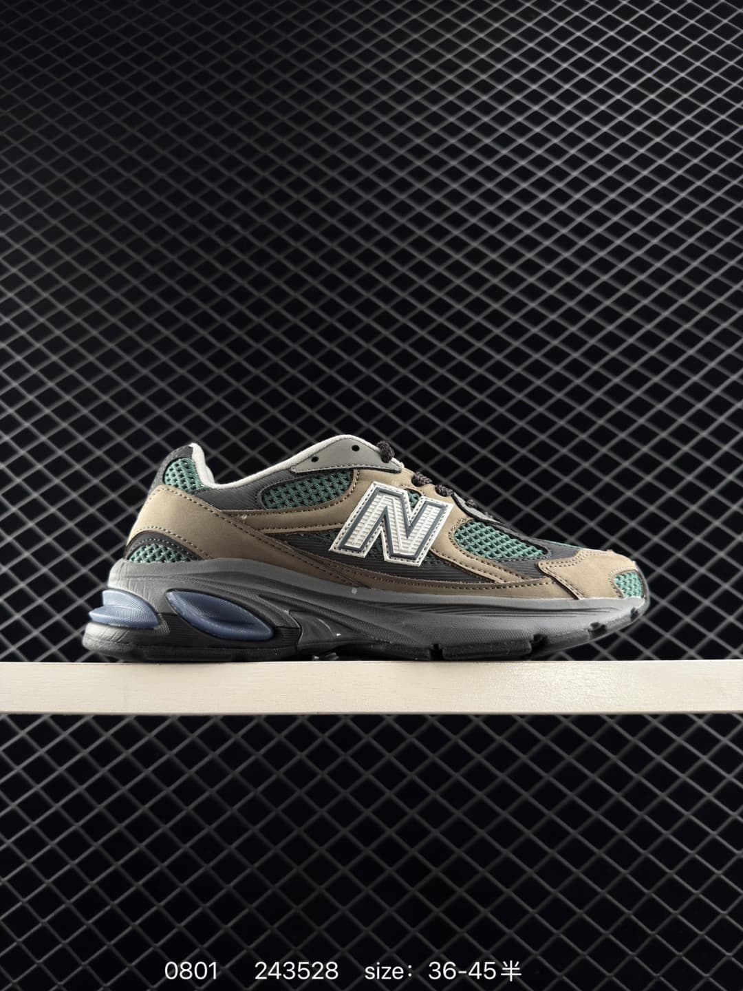 New Balance Chunky Sneakers – Beige/Green