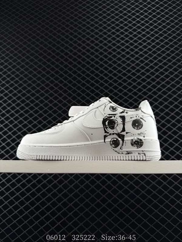 Nike Lifestyle Sneakers – White/Black