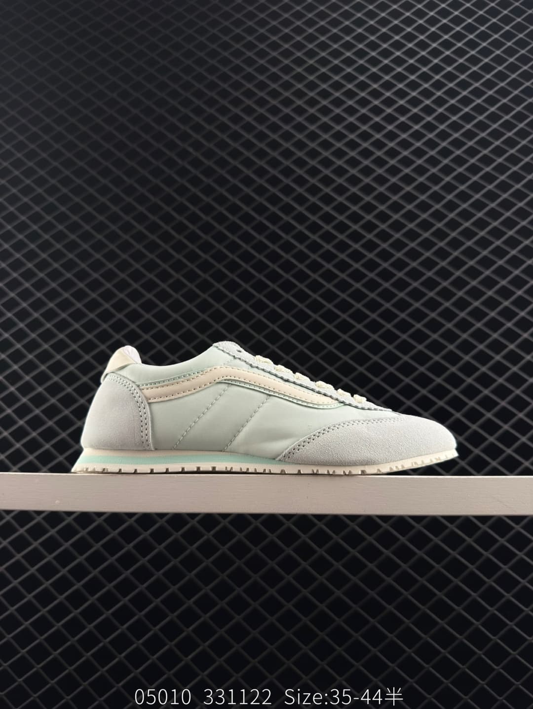 Generic Sneakers – Green/Beige
