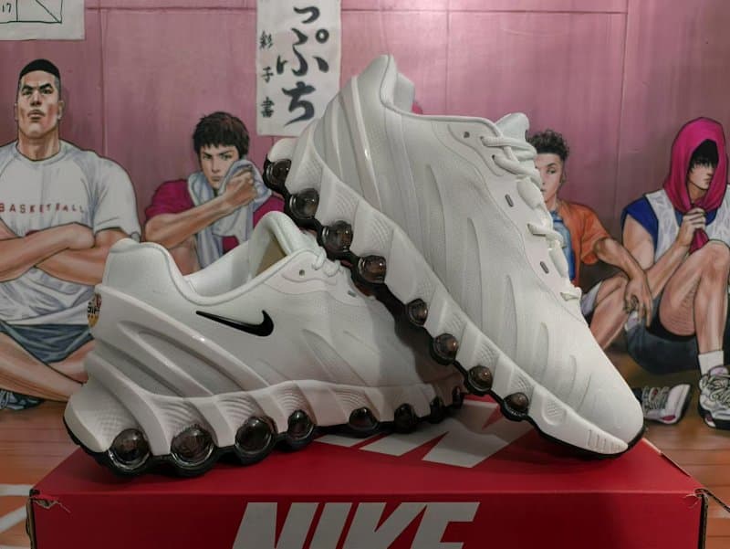 Nike Chunky Sneakers – White/Black