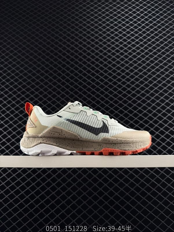 Nike Lifestyle Sneakers – Beige/Orange