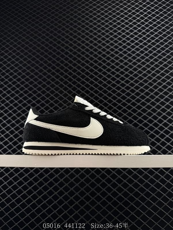 Nike Lifestyle Sneakers – Black/White