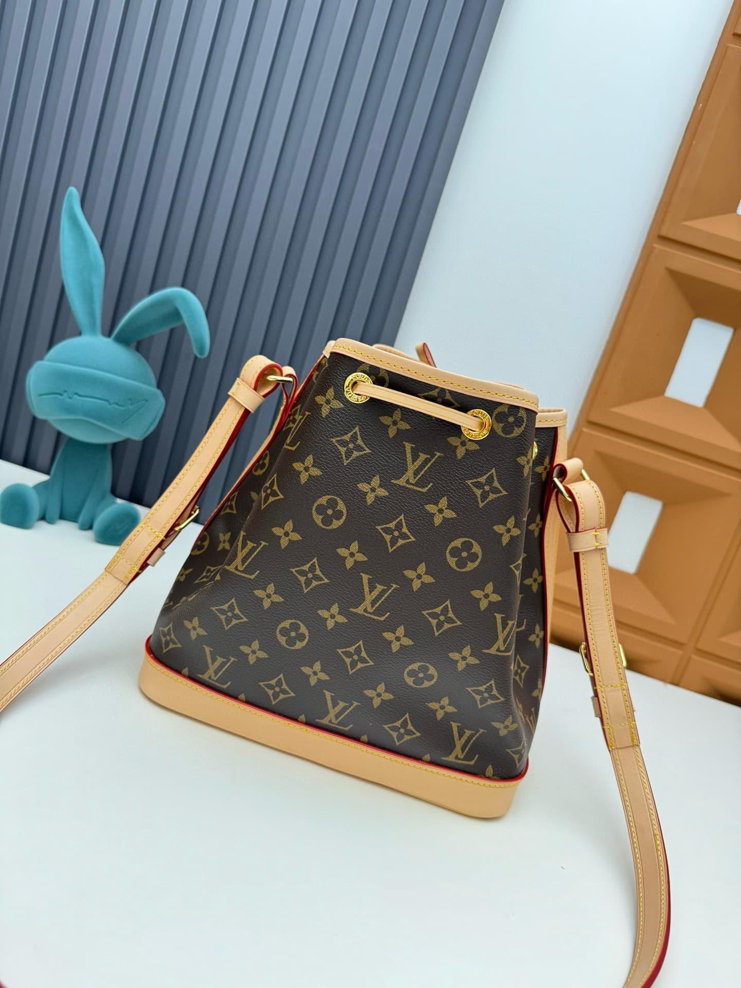 Louis Vuitton Bucket Bag – Brown/Beige