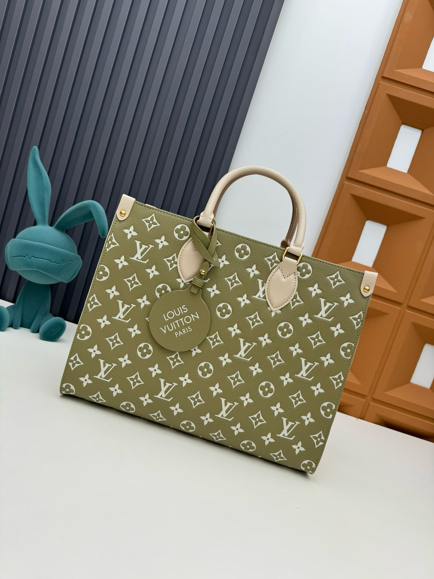 Louis Vuitton Tote Bag – Army Green/Beige