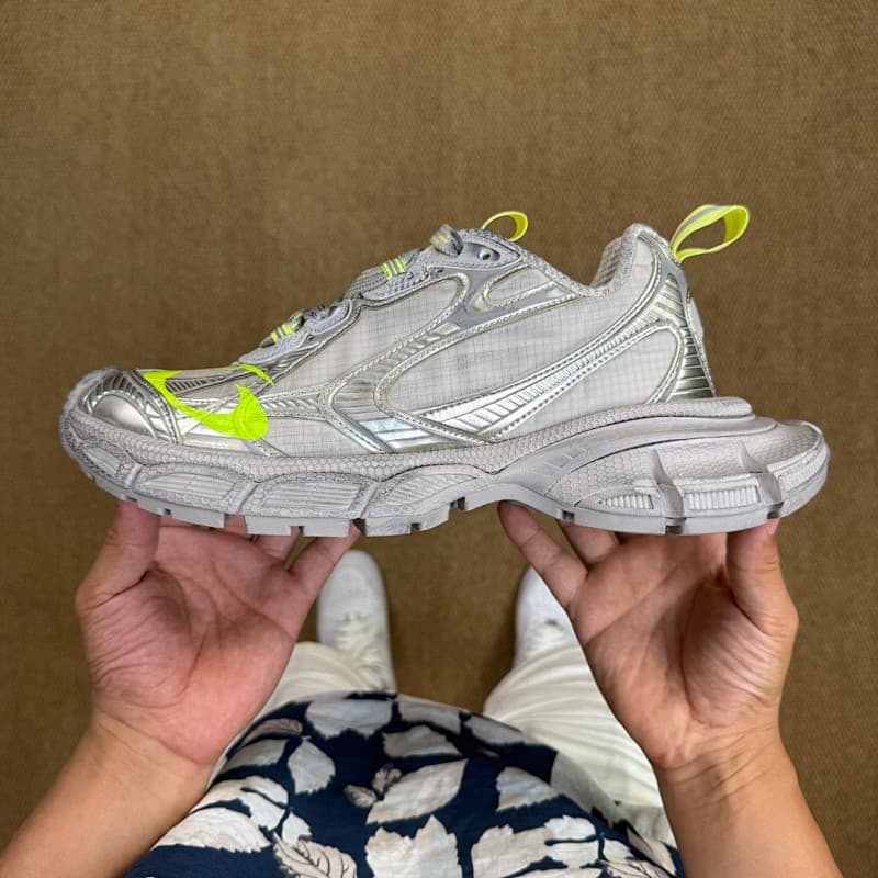 Nike Chunky Sneakers – Silver/Yellow