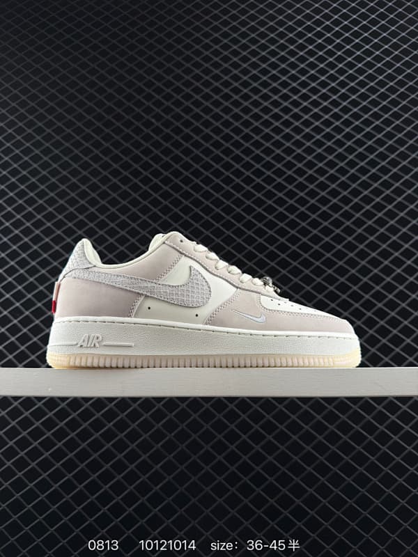 Nike Lifestyle Sneakers – Beige/White