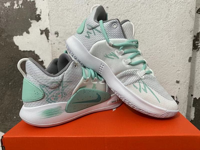Nike Basketball Shoes – White/Green