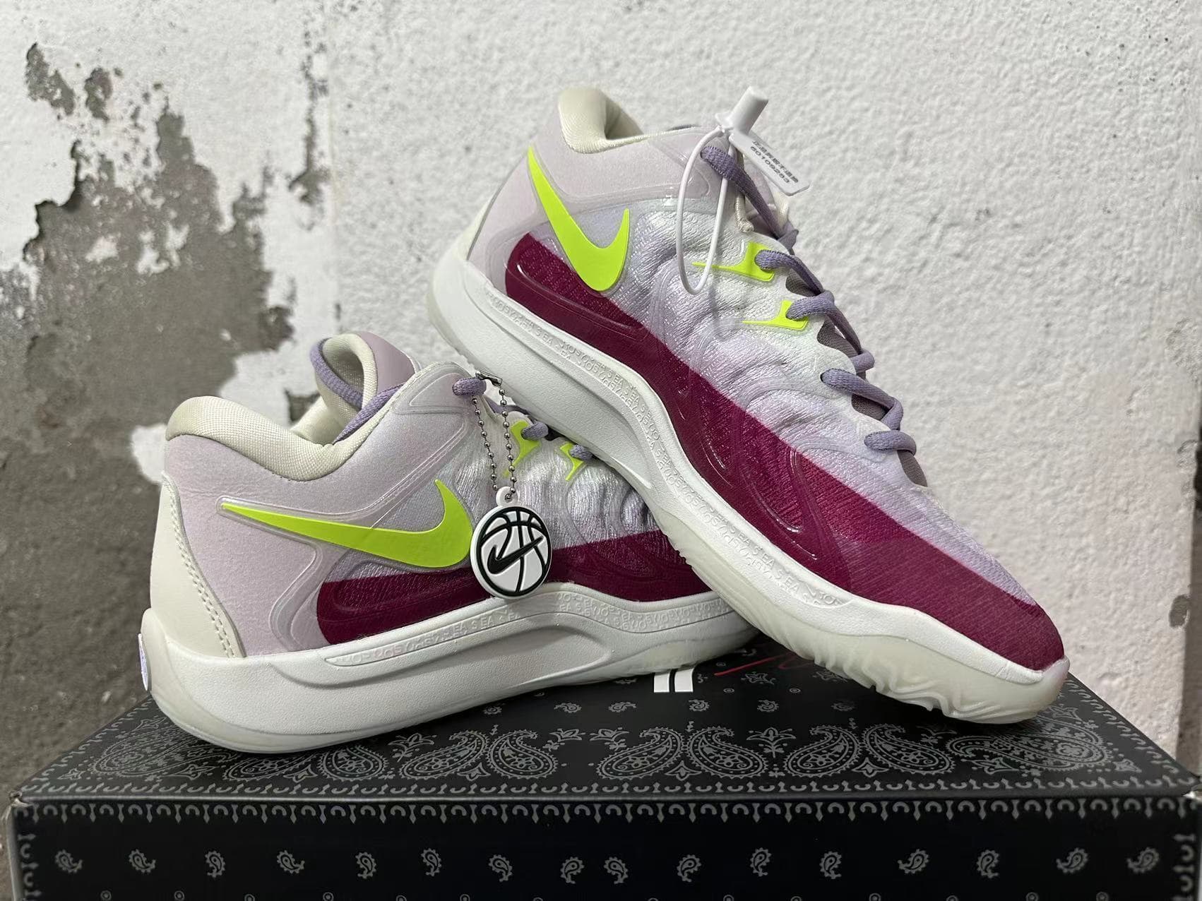 Nike Basketball Shoes – White/Burgundy