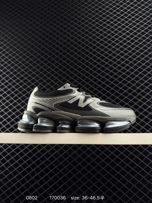 New Balance Chunky Sneakers – Gray/Black