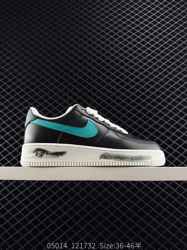Nike Lifestyle Sneakers – Black/Blue