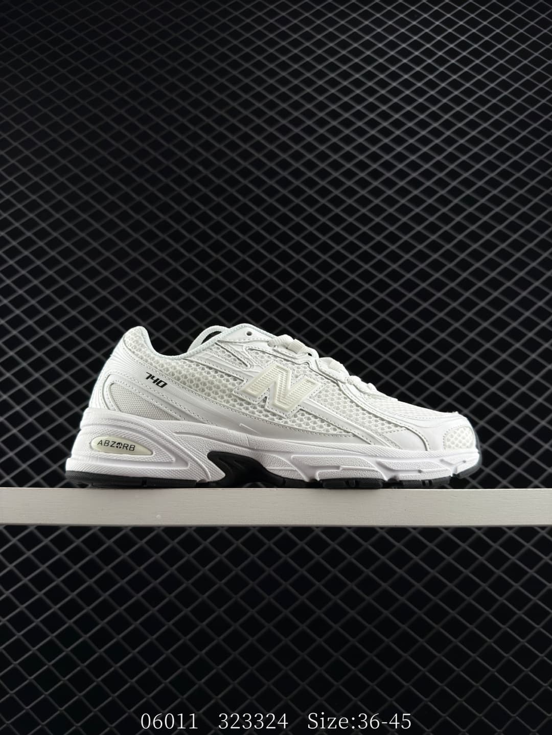 New Balance 740 Chunky Sneakers – White/Black