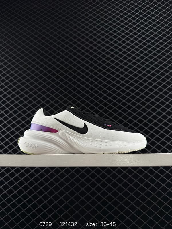 Nike Lifestyle Sneakers – White/Black