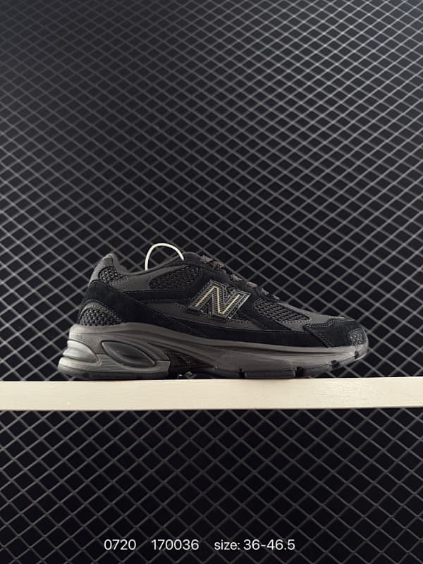 New Balance Chunky Sneakers – Black/Gray