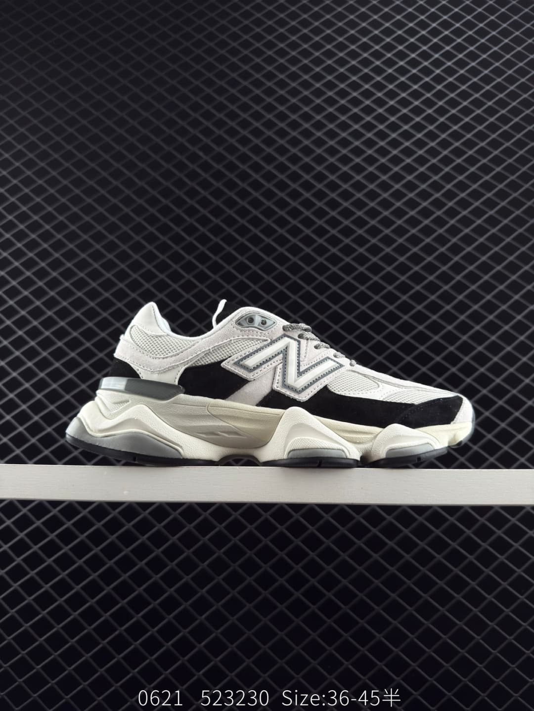 New Balance Chunky Sneakers – White/Black