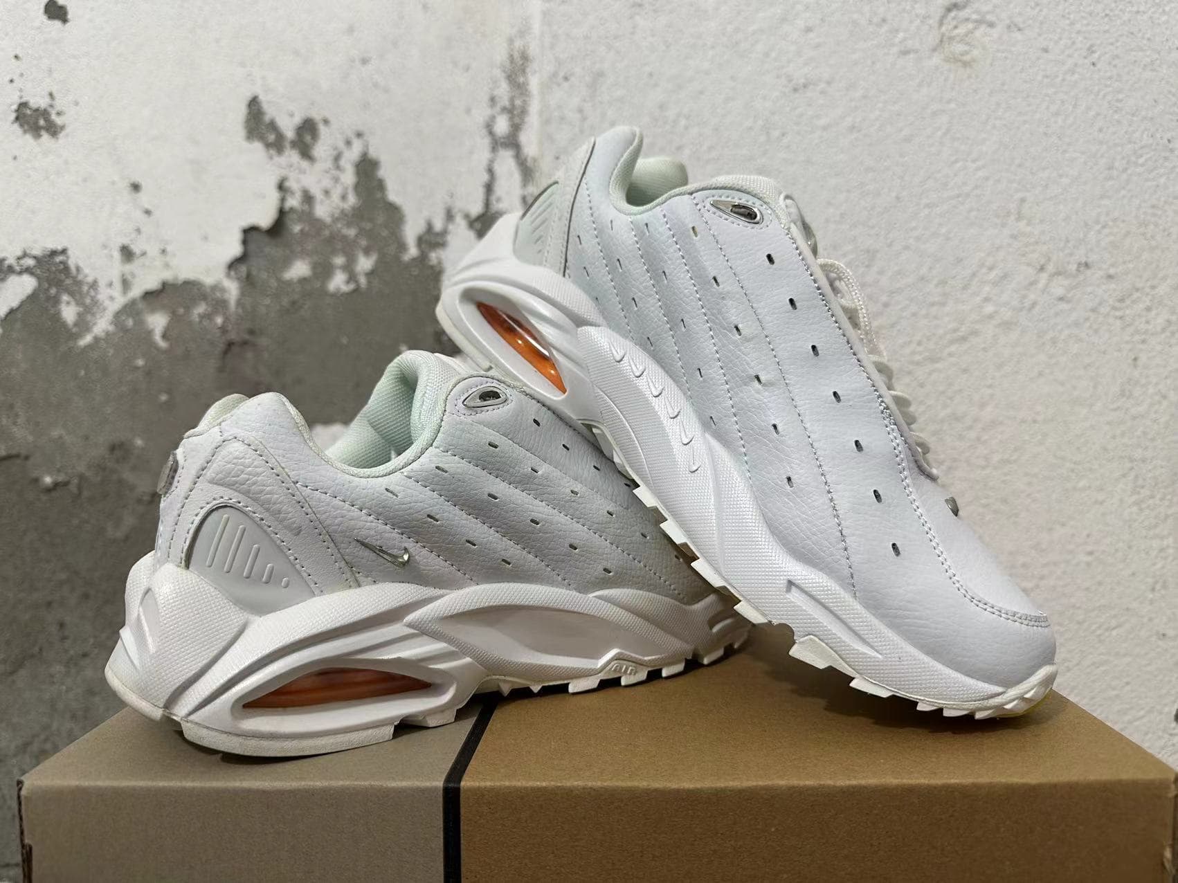 Nike Chunky Sneakers – White/Orange