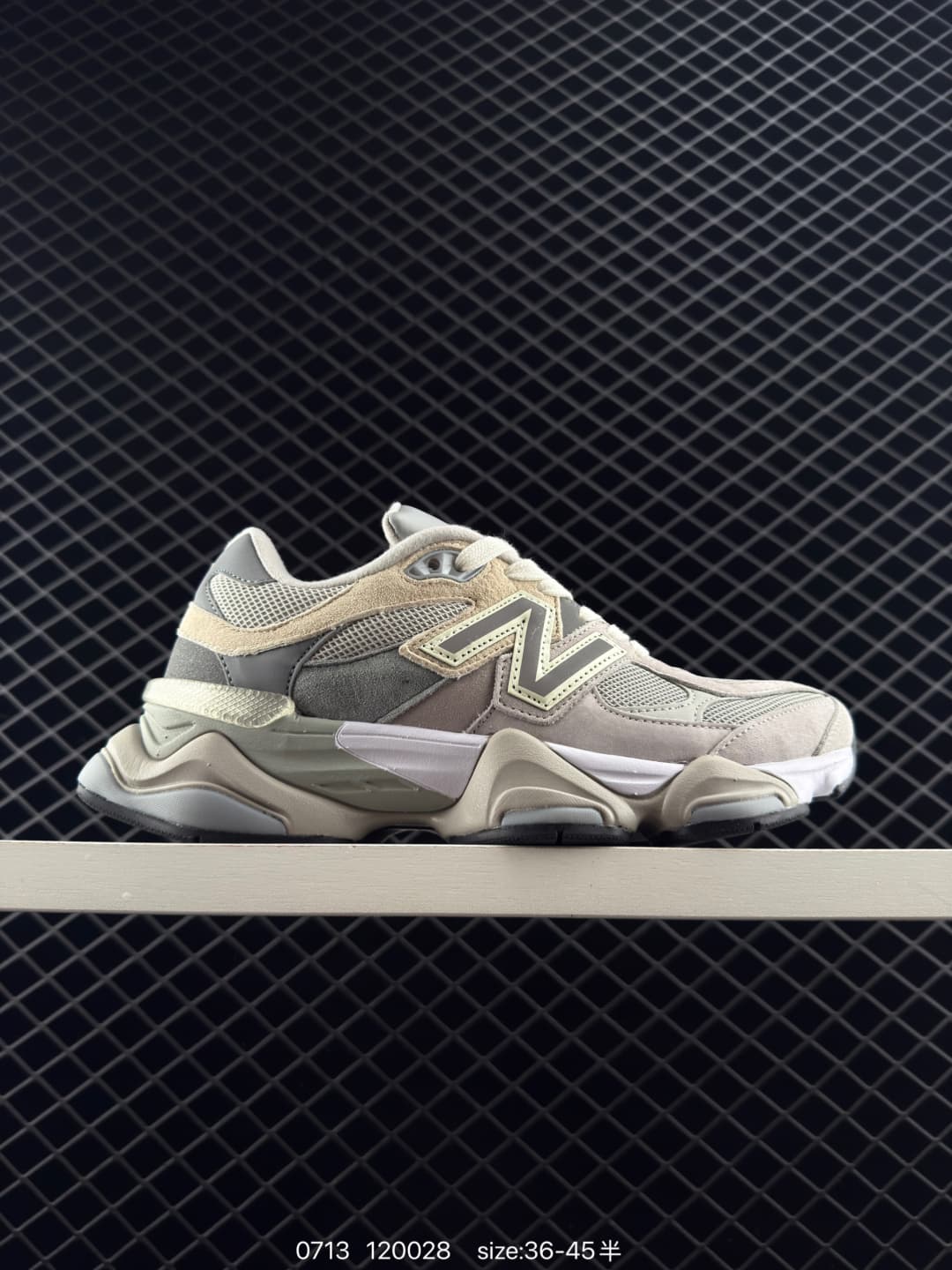 New Balance Chunky Sneakers – Beige/Gray